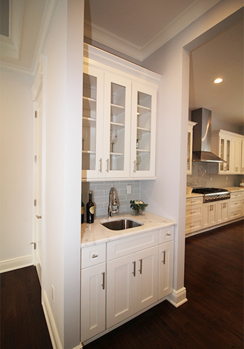 Butler's-Pantry-with-Sink-K&B-Home-Solutions