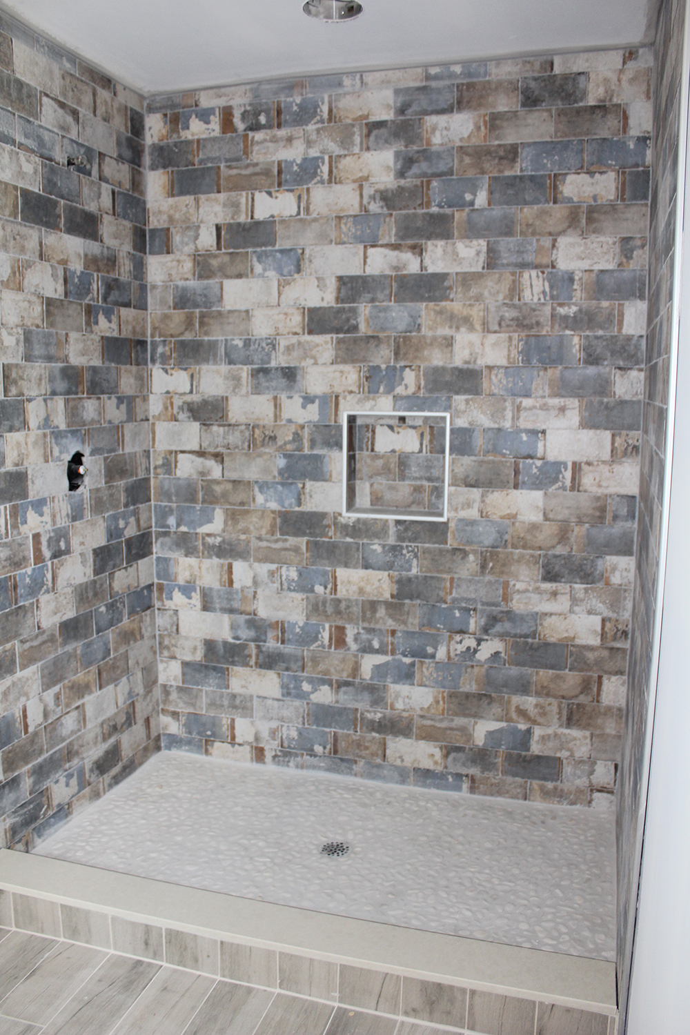 Natural Stone Tile and Porcelain Tile Combination in Bathroom